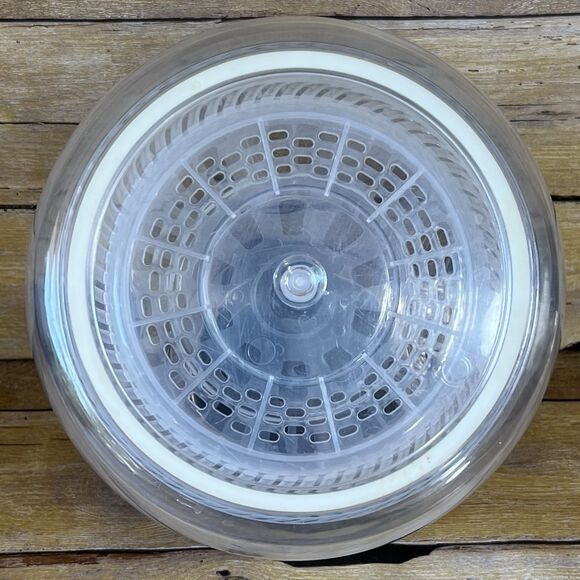 Neatness Large Salad Spinner with Drain, Bowl, and Colander Used - Picture 3 of 7